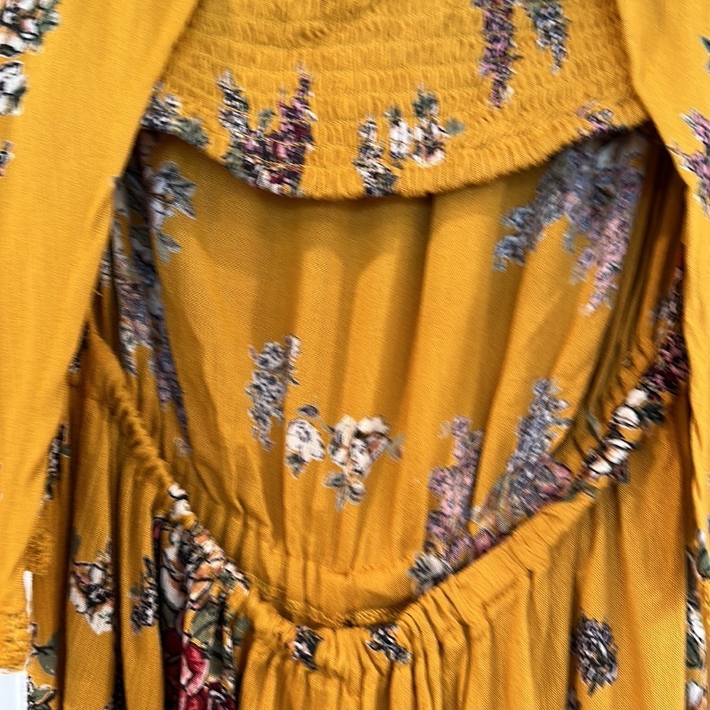 Angie Gold Floral Stapless Cutout Back Wide Leg Cropped Jumpsuit Size Small - Picture 9 of 16